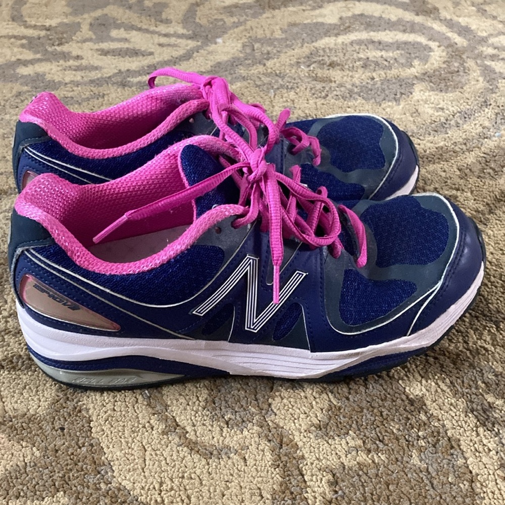 New Balance Performance/Motion Control Runners.      Size 7